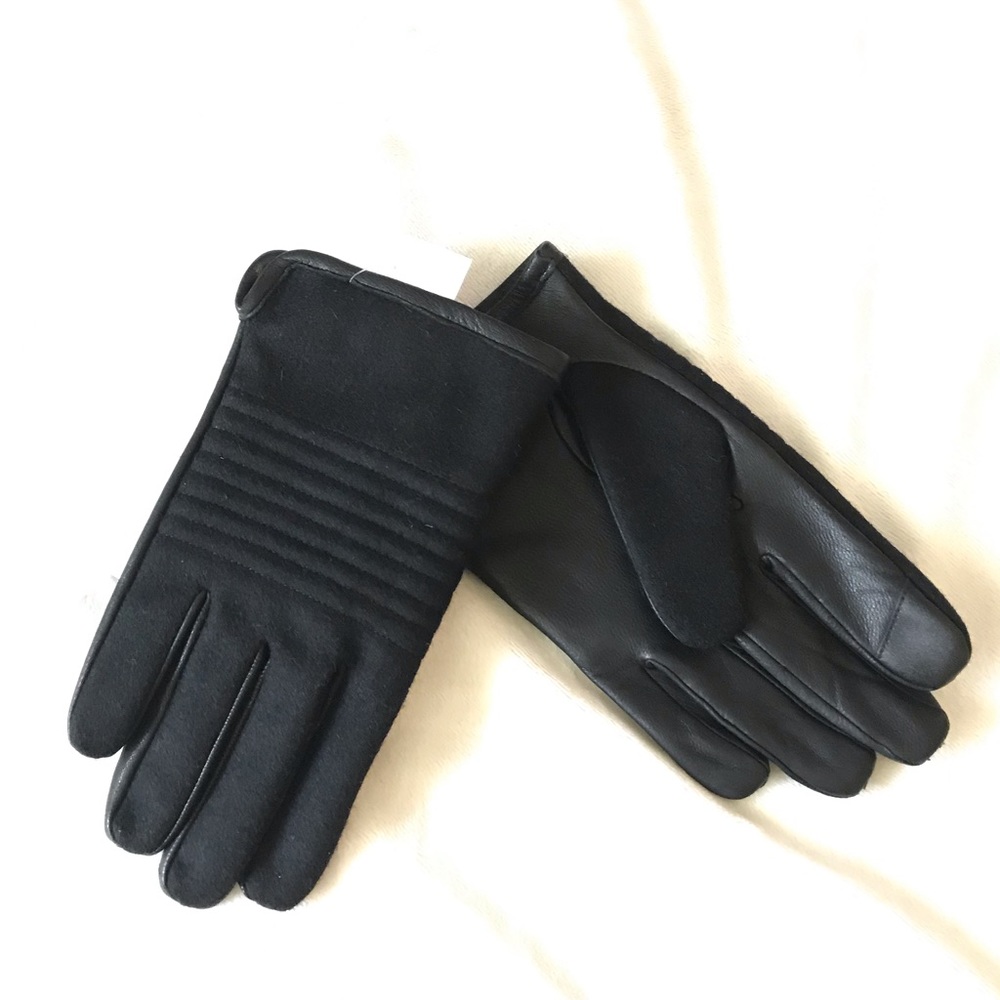 Calvin Klein Men’s Fleece Lines Gloves (BNWT)